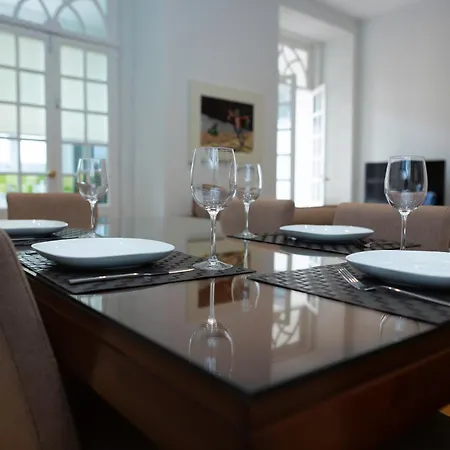 Bonjardim Terrace Apartment *